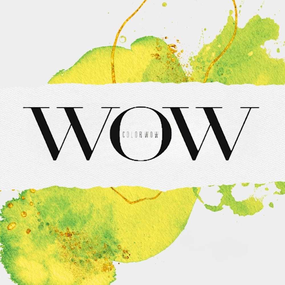 “WOW” text on a watercolor background with green and yellow splashes.